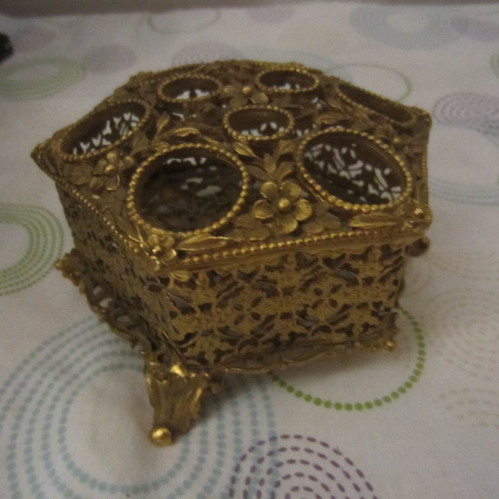 VINTAGE-FLORAL-FOOTED-9-TUBE-GOLD-1950 LIPSTICK HOLDER